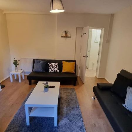 2 Bedroom Apartment In Kennington Лондон Екстер'єр фото