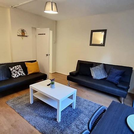 2 Bedroom Apartment In Kennington Лондон Екстер'єр фото