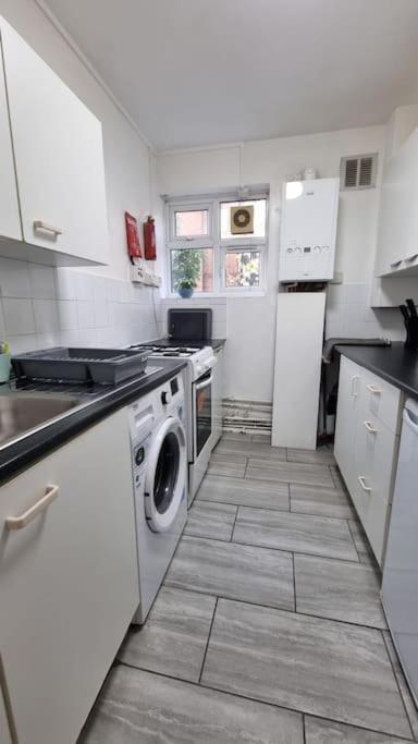 2 Bedroom Apartment In Kennington Лондон Екстер'єр фото