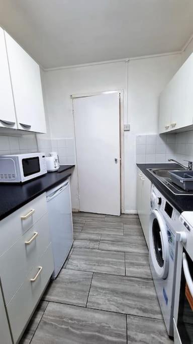 2 Bedroom Apartment In Kennington Лондон Екстер'єр фото