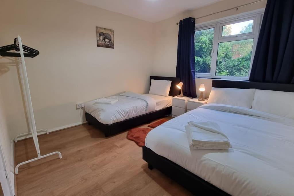 2 Bedroom Apartment In Kennington Лондон Екстер'єр фото